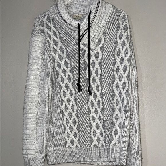 Elegant Gray and White Turtleneck Sweater with Cable Knit Design - Picture 1 of 14